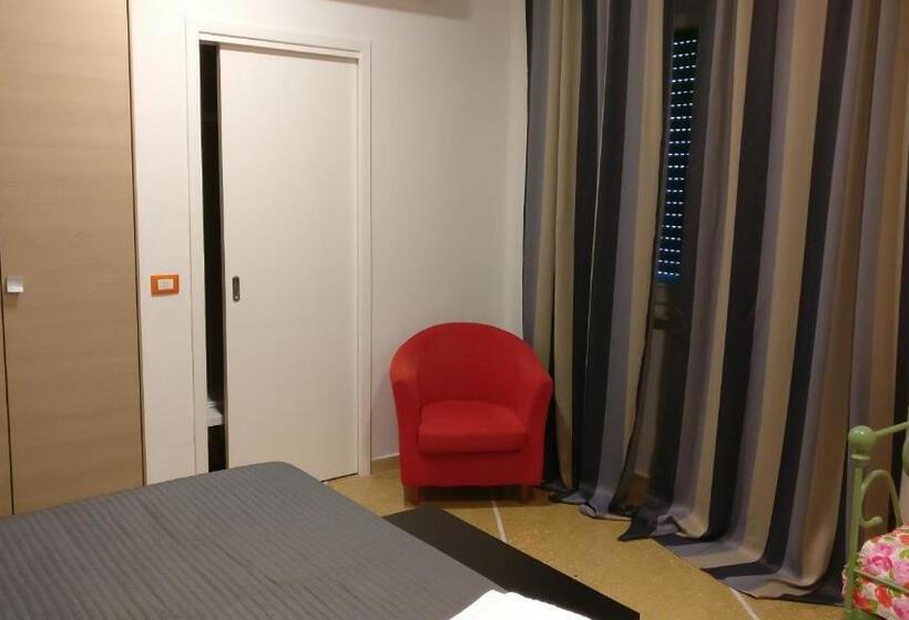 标准三人间, Casamare