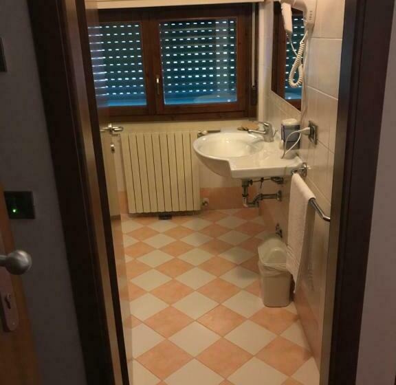 غرفة قياسية, La Pina