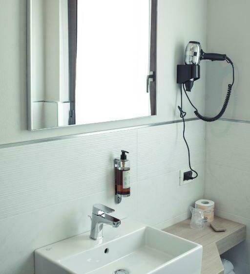 غرفة قياسية, La Pina