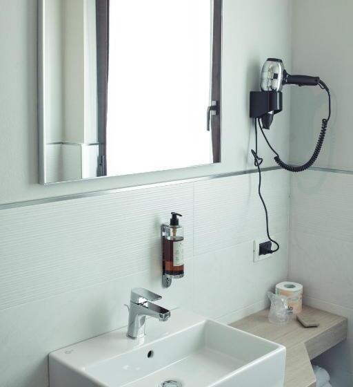 غرفة قياسية ثلاثية, La Pina