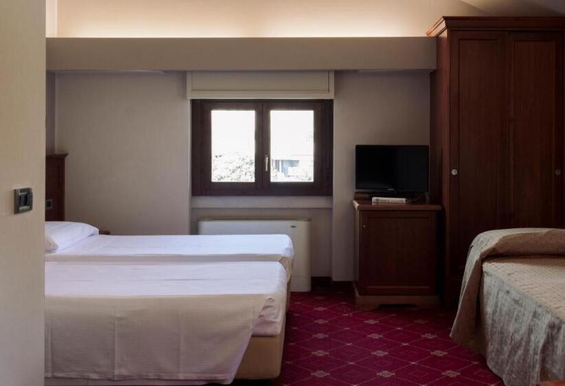 غرفة قياسية ثلاثية, La Pina