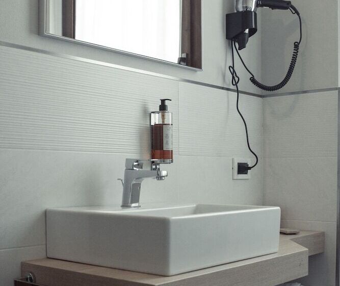 غرفة قياسية, La Pina