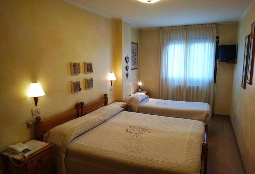 スタンダードトリプルルーム, Silene Parking And Garage