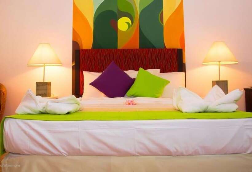 디럭스 트리플 룸, The Kent