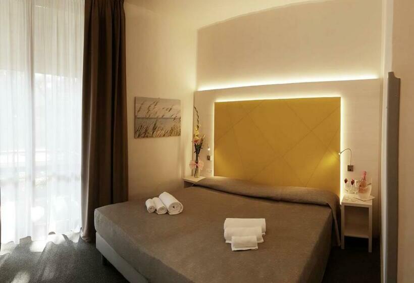 带阳台的三人标准间, Park Hotel Pineta & Dependance Suite