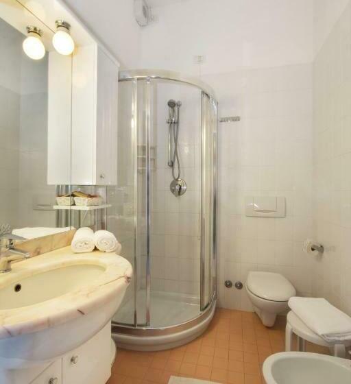 Pokój Trzyosobowy Standard z Balkonem, Park Hotel Pineta & Dependance Suite