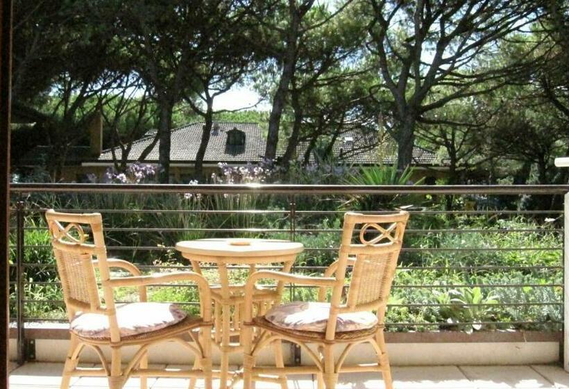 Pokój Trzyosobowy Standard z Balkonem, Park Hotel Pineta & Dependance Suite