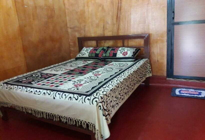 חדר אקונומי, Naaval Beach Villa & Rooms