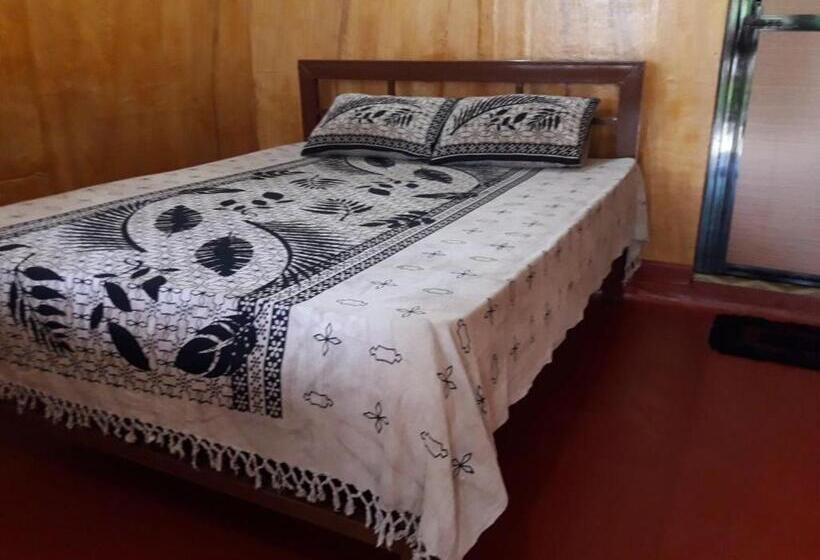 חדר אקונומי, Naaval Beach Villa & Rooms