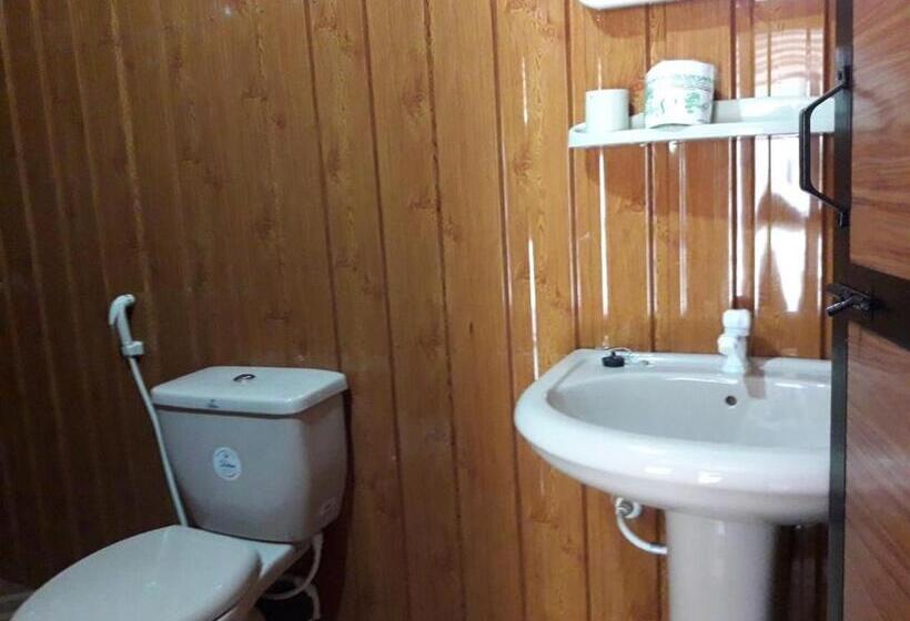 חדר אקונומי, Naaval Beach Villa & Rooms