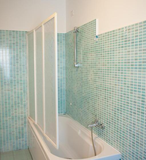 غرفة قياسية ثلاثية مزودة بشرفة, B&b Casa Tua