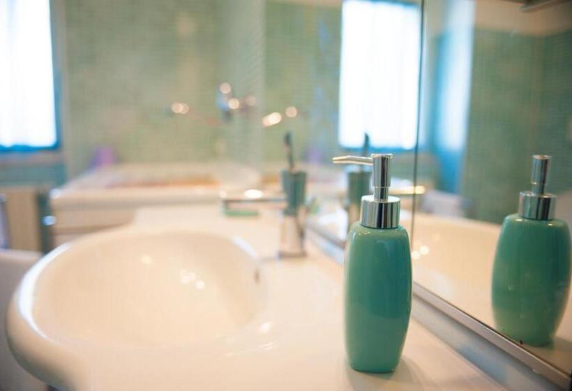 غرفة قياسية ثلاثية مزودة بشرفة, B&b Casa Tua