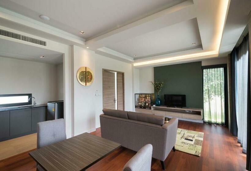 ファミリーステューディオ, Greenville Laguna