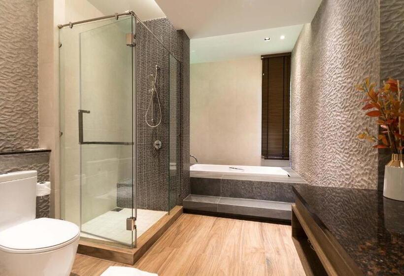 ファミリーステューディオ, Greenville Laguna