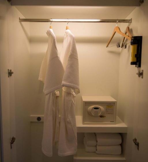 ファミリーステューディオ, Greenville Laguna