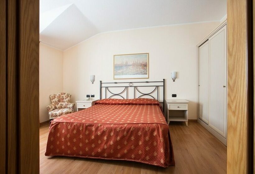 اتاق استاندارد سه نفره, Piuro