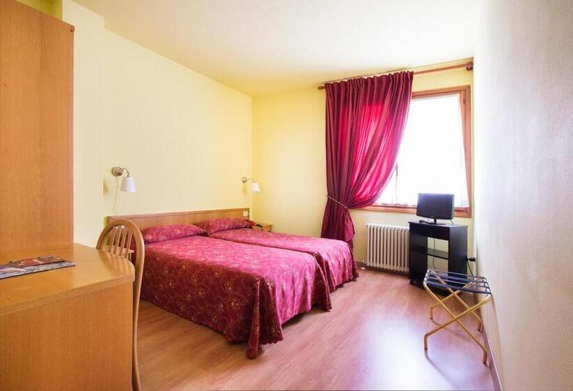 اتاق استاندارد سه نفره, Piuro