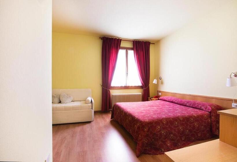 اتاق استاندارد سه نفره, Piuro