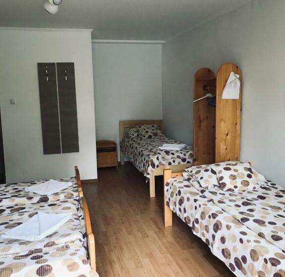 4인용 스탠다드 룸, Evelyn Panzio