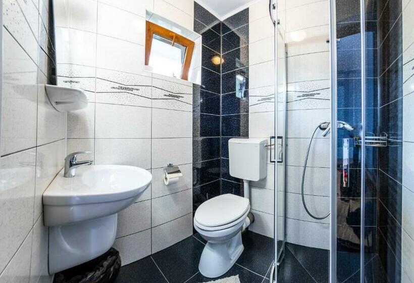 غرفة قياسية, Vila Nico