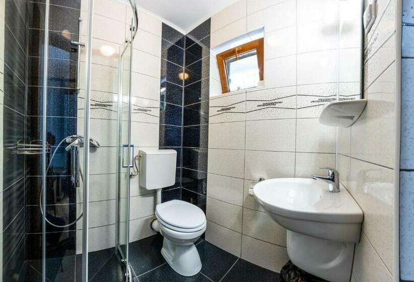 غرفة قياسية, Vila Nico