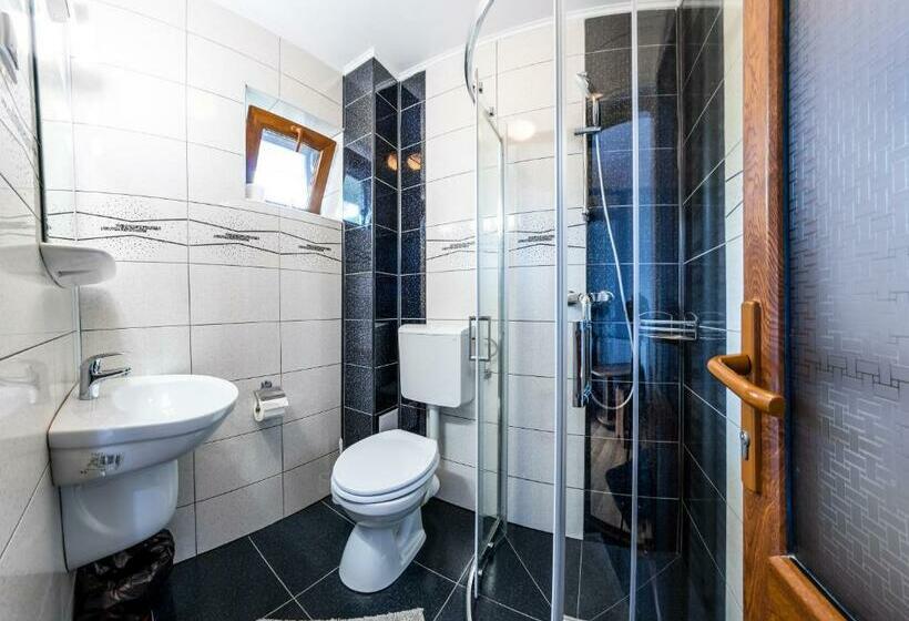 غرفة قياسية, Vila Nico