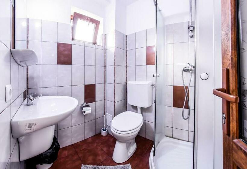 غرفة قياسية, Vila Nico