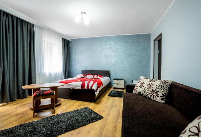 غرفة قياسية ثلاثية, Vila Nico