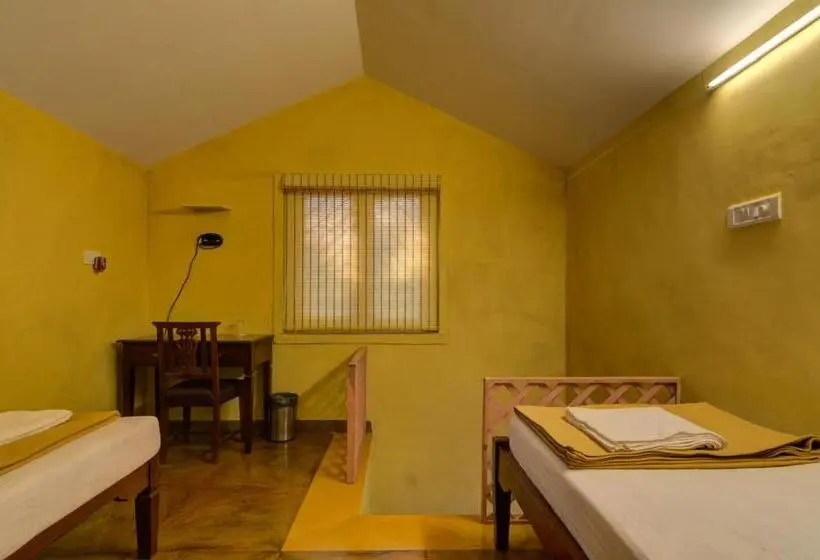 デラックスの４人部屋, Shantai By The Lake