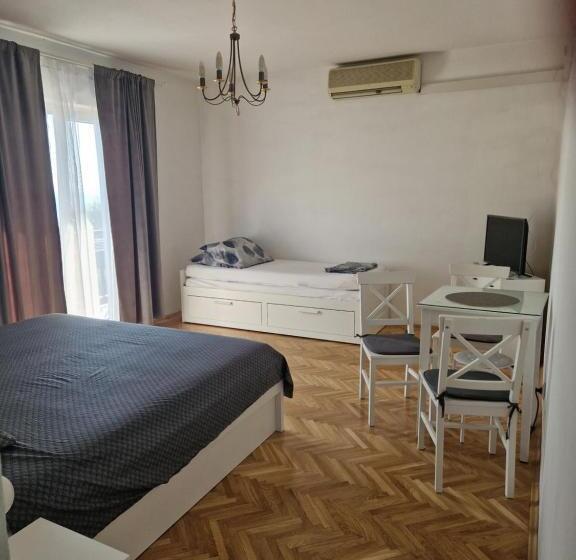 חדר סטנדרט לארבעה נוף לים, Guest House Lidus