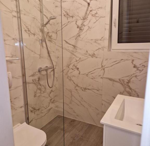 חדר סטנדרט לארבעה נוף לים, Guest House Lidus