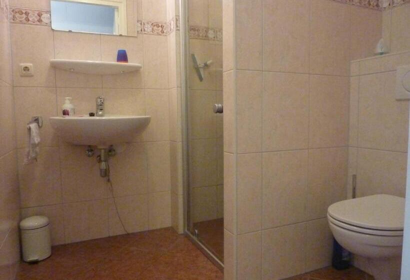 Семейный Номер, Boerderij De Verwondering