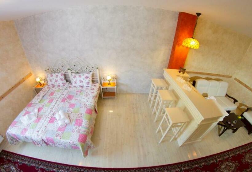 Четырехместный Номер Deluxe, Country Court