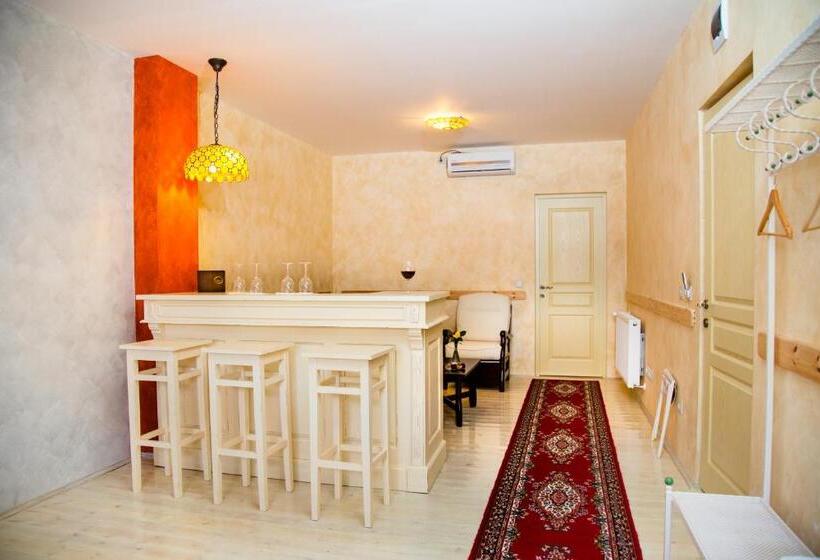 Четырехместный Номер Deluxe, Country Court