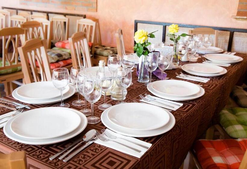 غرفة قياسية, Country Court