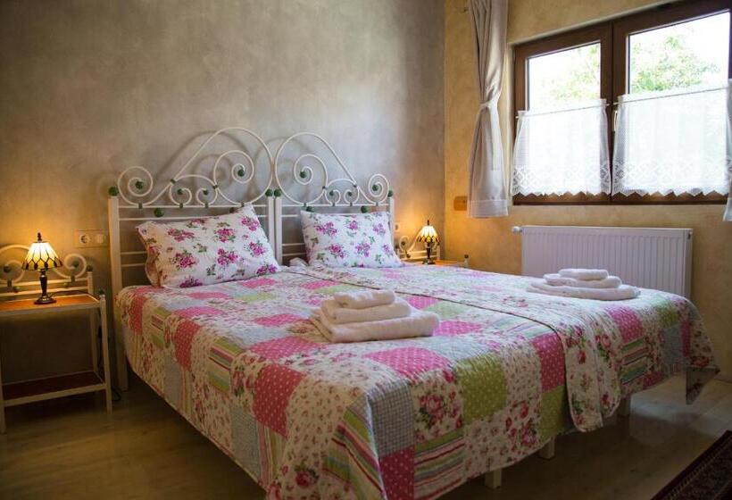 غرفة قياسية, Country Court