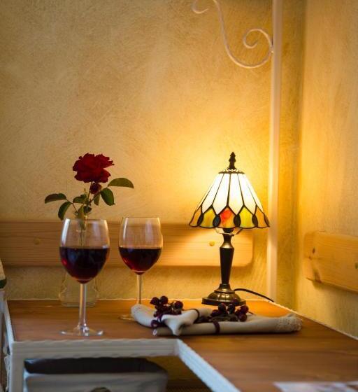 غرفة قياسية, Country Court