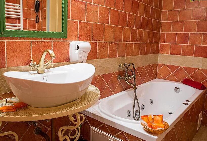 غرفة كومفورت ثلاثية, Country Court