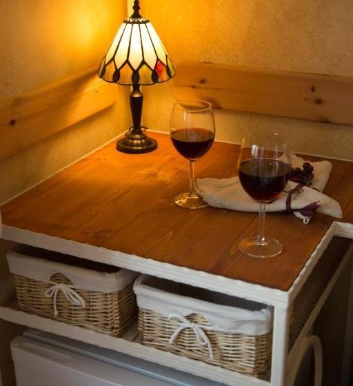 غرفة قياسية, Country Court