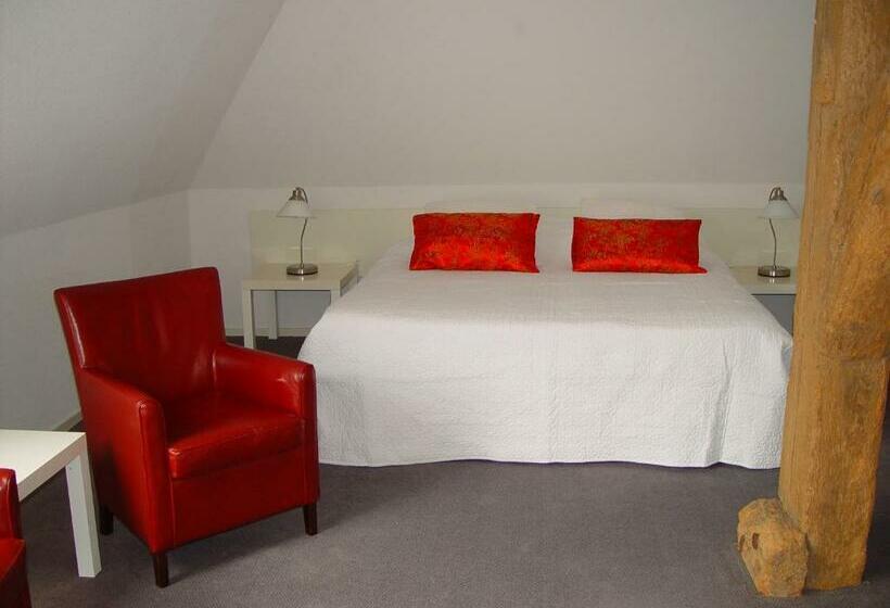 חדר סטנדרט לשלושה, Piaam State