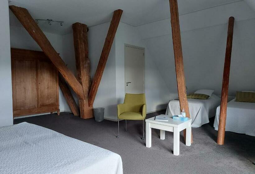 חדר סטנדרט לארבעה, Piaam State