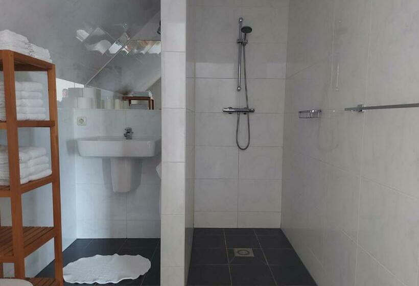 חדר משפחתי, Piaam State