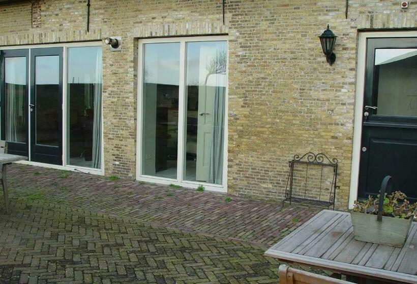 דירת שלושה חדרים, Piaam State