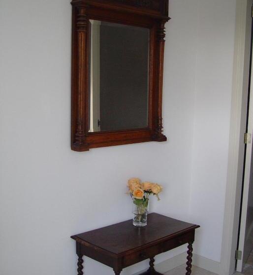 דירת שלושה חדרים, Piaam State