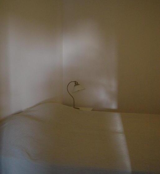 דירת שלושה חדרים, Piaam State