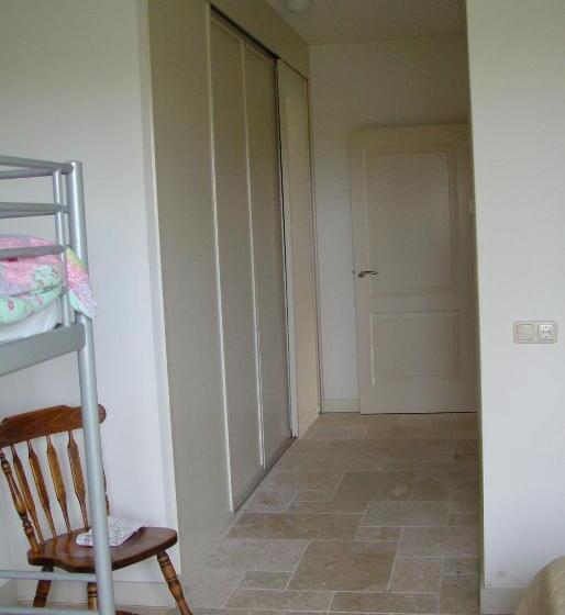 דירת שלושה חדרים, Piaam State