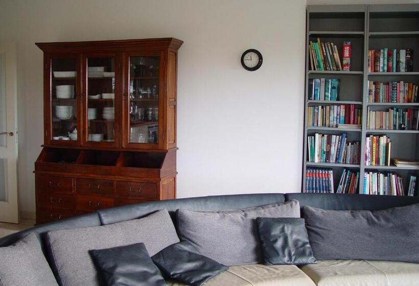 דירת שלושה חדרים, Piaam State