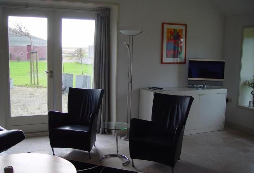 דירת שלושה חדרים, Piaam State