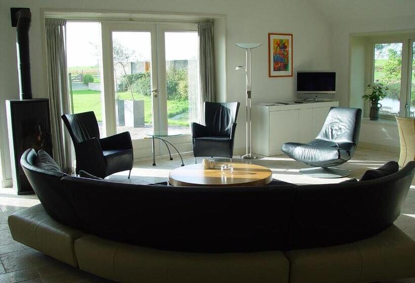 דירת שלושה חדרים, Piaam State