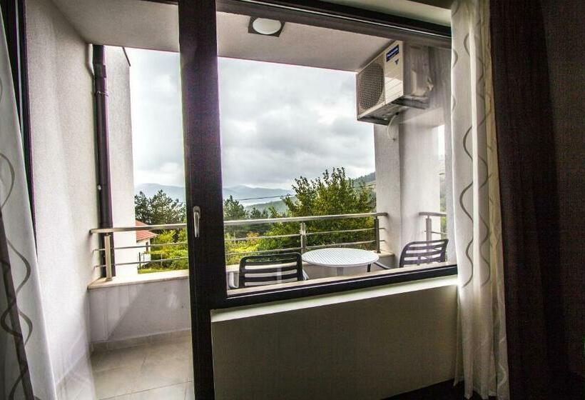 חדר סטנדרט עם מרפסת, Family Hotel Friends Villa